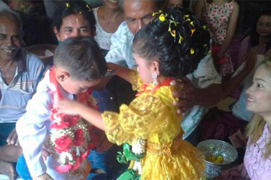 Свадьба трёхлетних Марвина и Тхофан в Патталуанге 11 марта 2016 года