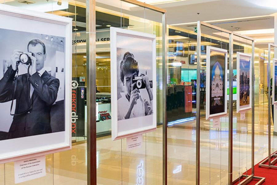 В Бангкоке открыта фотовыставка Дмитрия медведева "В объективе премьер-министра"