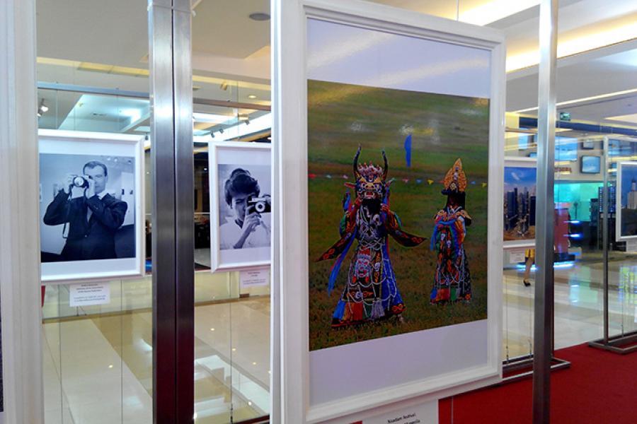 Выставка фоторабот премьер-министра Дмитрия Медведева в Бангкоке