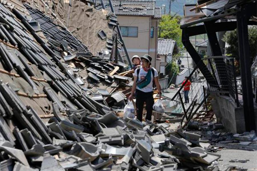Разрушения в городе Машики после 6,5 бального по шкале Рихтера землетрясения в Японии. Фото Агентства ЕРА 15 апреля 2016