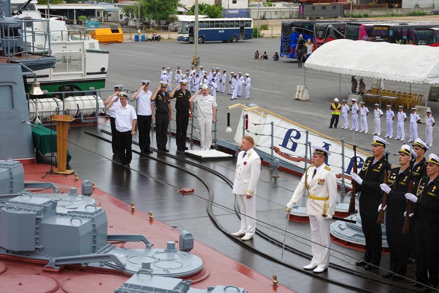 Парад и рапорт на борту крейсера "Варяг". Военно-морская база Саттахип, Таиланд, май 2017