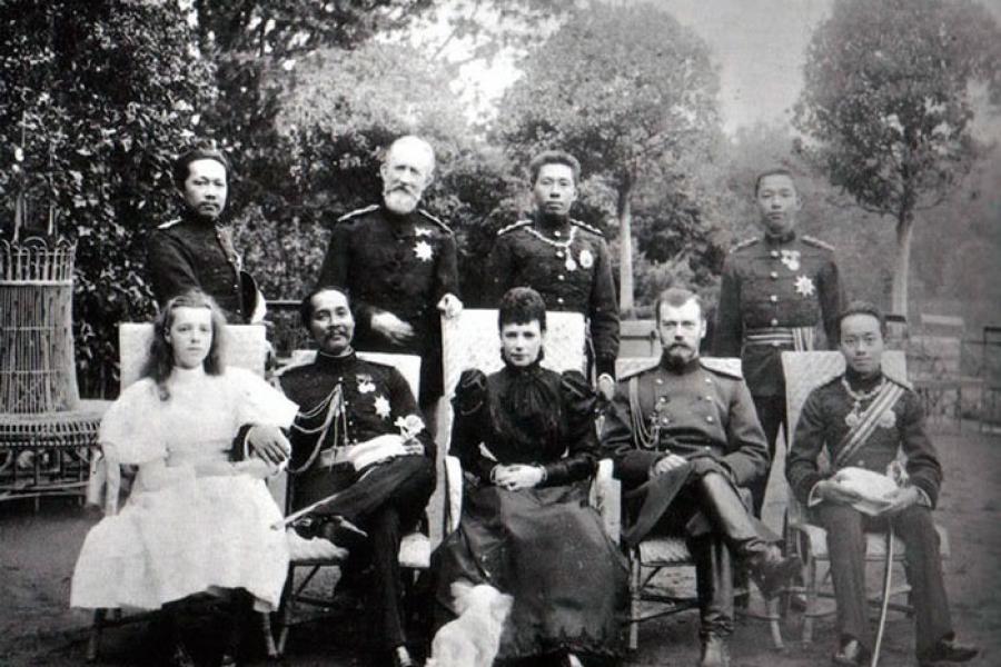 Император Николай II с королем Сиама Чулалонгкорном в Царском Селе.  1897 год