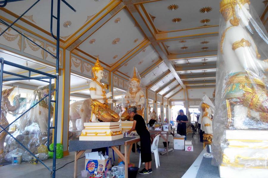Скульптуры божеств будут установлены в зале Королевского крематория. Фото Новости Таиланда