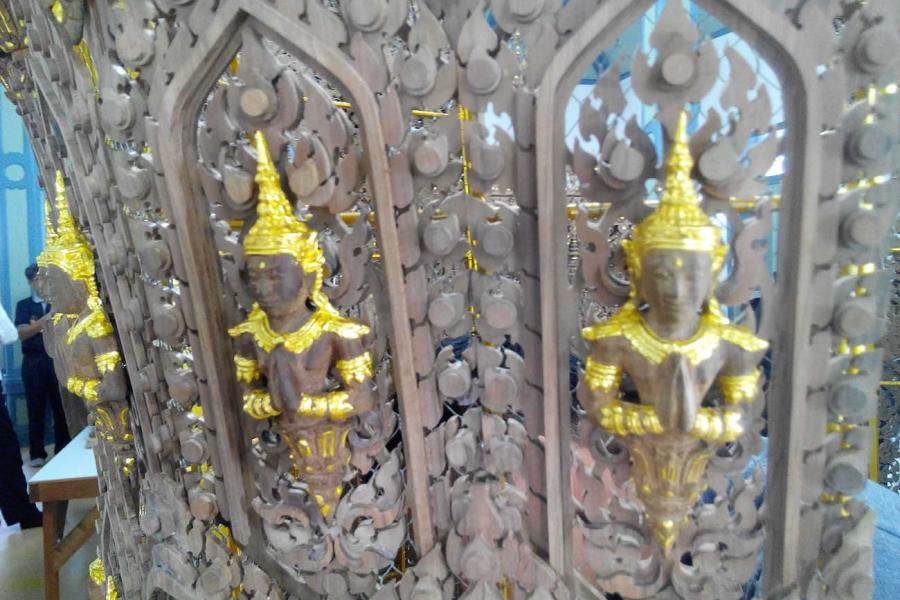 Фрагменты декора королевской погребальной урны из сандалового дерева. Музей изящных искусств, Бангкок. Фото Новости Таиланда