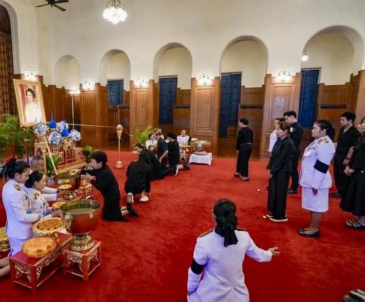 Народное прощание с Её Величеством Королевой-матерью Сирикит