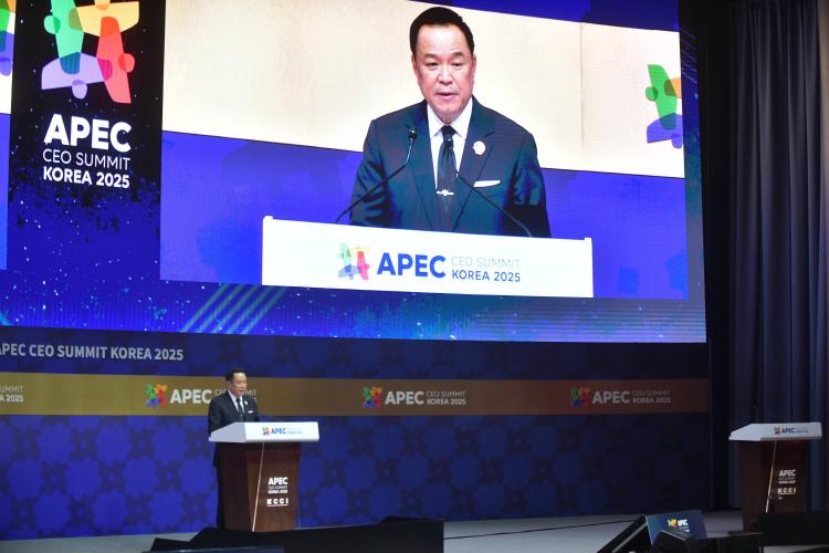 Премьер-министр Таиланда представил стратегию развития на саммите APEC CEO Summit