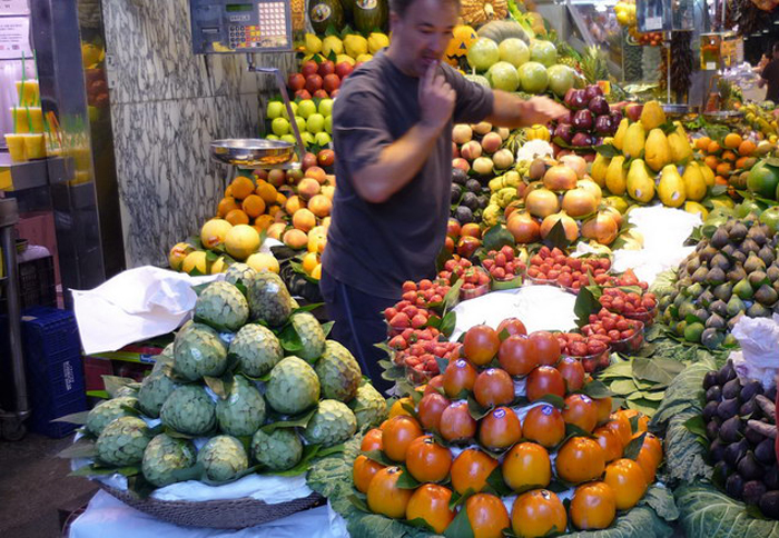 Цены на фрукты на рынках в Тайланде ниже, чем в торговых сетях