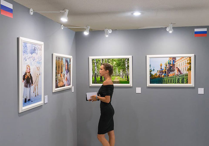 Фотовыставка "Лица БРИКС" проходит в Центре искусств в Бангкоке