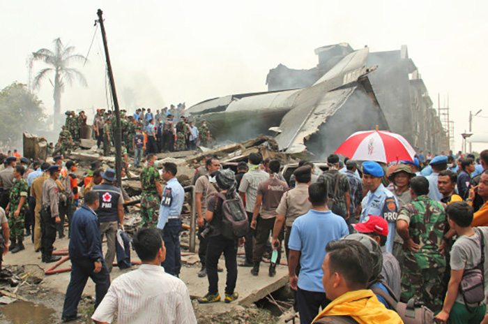 122 человека, военные и их семьи были пассажирами С-130, упавшего на жилой район Медана