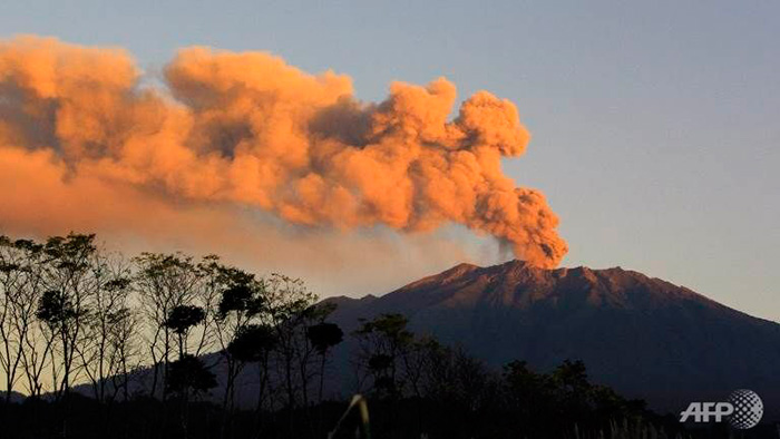 Вулкан на горе Руанг. Фото 6 августа, 10:00 МСК