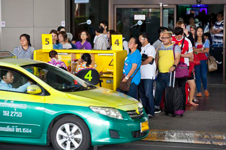 Стоянка такси в аэропорту Дон Мыанг в Бангкоке