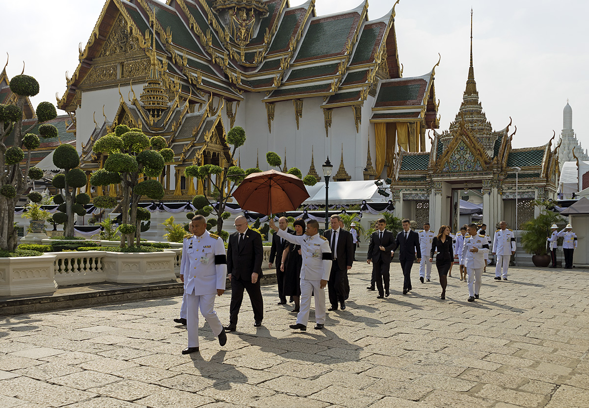 Королевский дворец — резиденция тайского короля.. Бангкок дворец короля. Тайланд дворец короля интерьер. Королевский дворец Тайланд дресс код. Новости бангкока