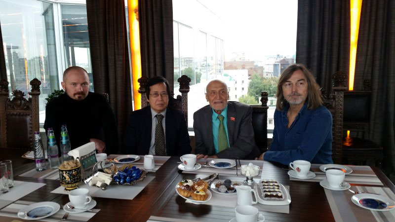 Г-н Дроздов и г-н Сафронов на встрече с Послом Таиланда в России д-ром Криангсаком Киттичайсари  