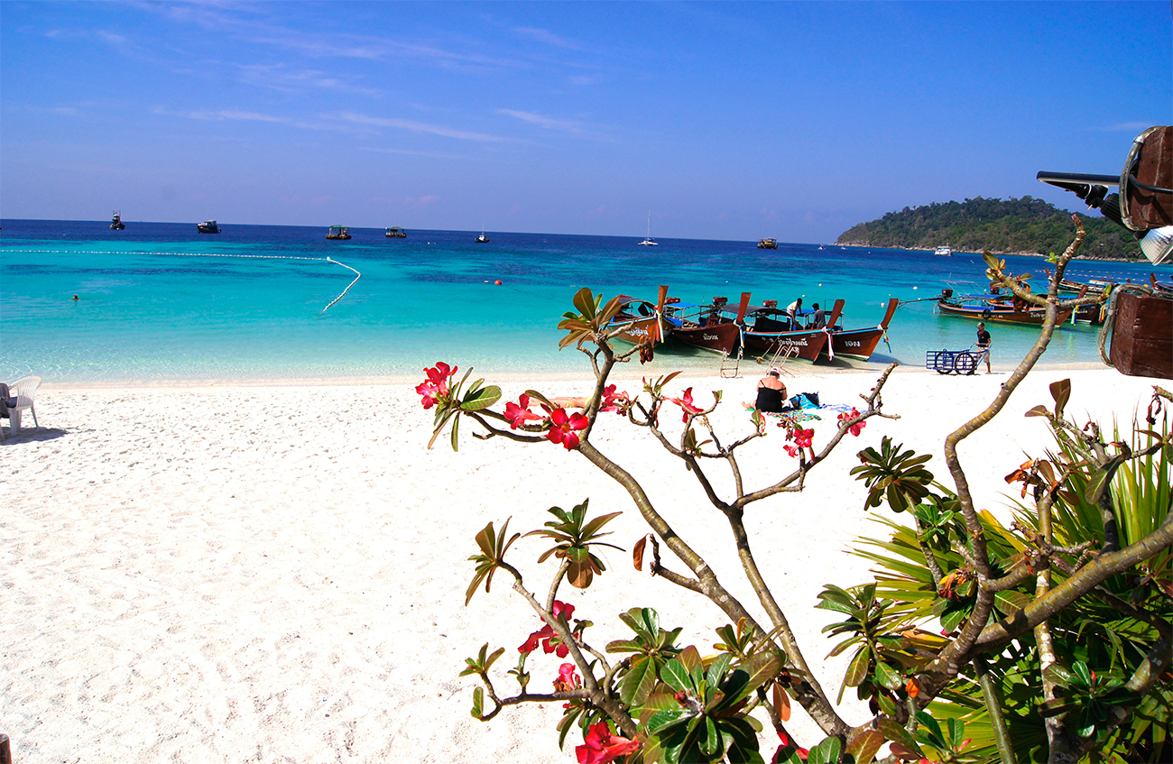 Пляж Pattaya Beach самый красивый, самый длинный и самый белый на острове Ко Липе в Андаманском море