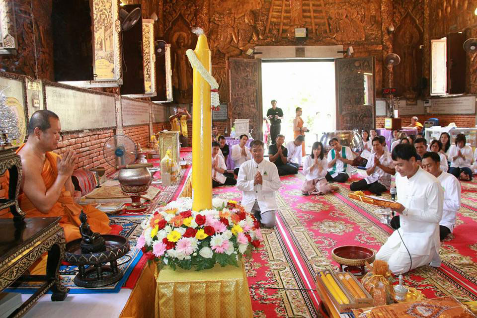 Сотрудники Администрации провинции Чианграя сделали подношения монахам храма Ват Пхратхат Пха Нгао в Таиланде и монахам храмов Ват Дон Саван и Ват Дон Саван и Ват Тхонг Тап Фаттанарам в Лаосе ко Дню Асаха Бучи 