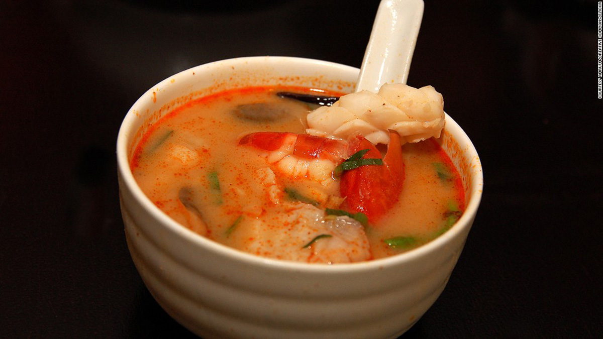 Том Ям Кунг - суп с креветками, грибами и кокосовыми сливками. Фото CNN