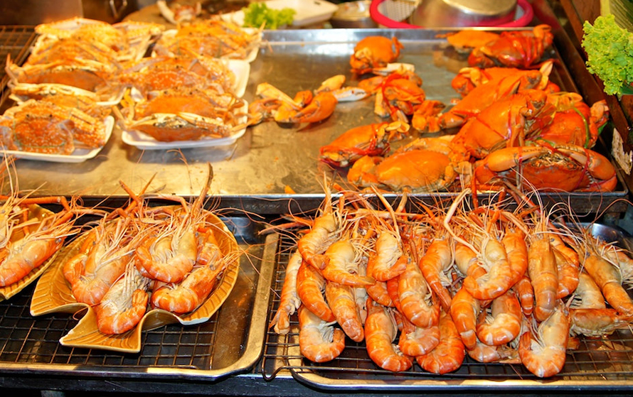 Ночной рынок Хуа Хина - одно из мест курорта, где потрясающий выбор морепродуктов