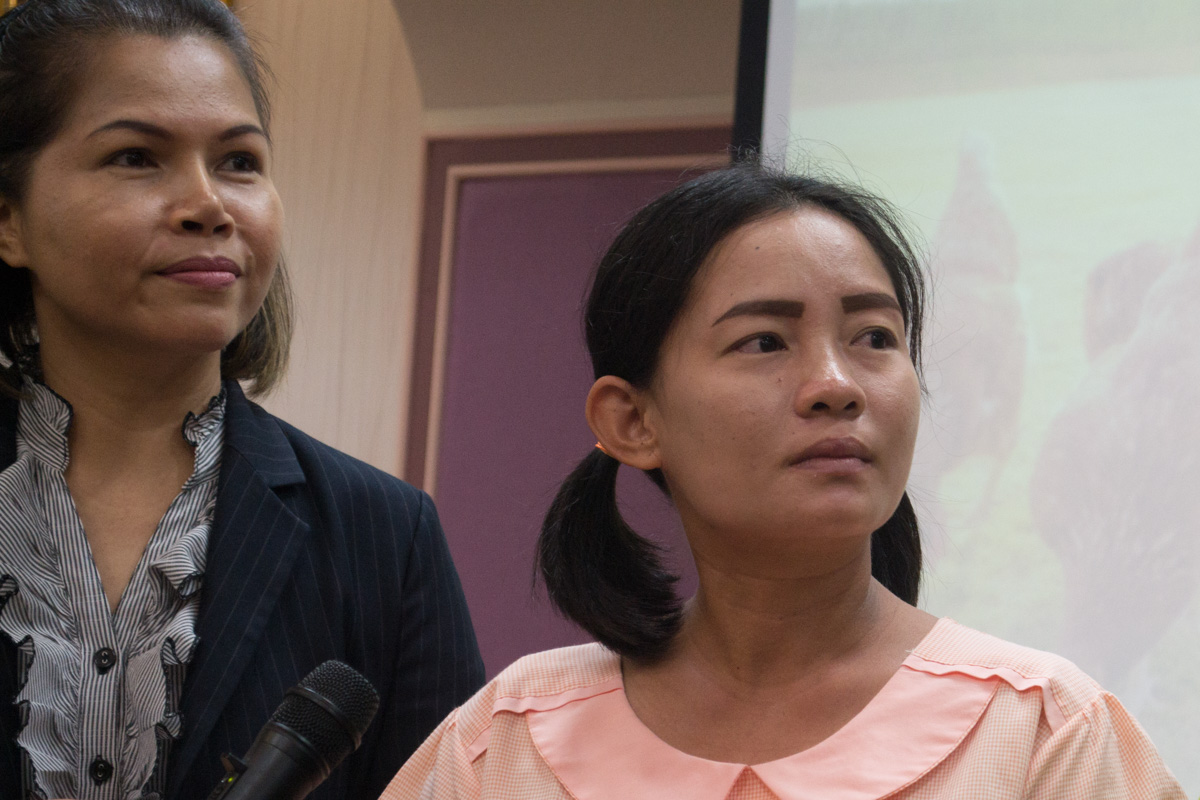 Kasemhai Farm Group (KCF). Молодая женщина из Бирмы Луми беременна. «Правительство и компания предоставили мне пособие по беременности», сказала она в интервью. Фото Новости Таиланда