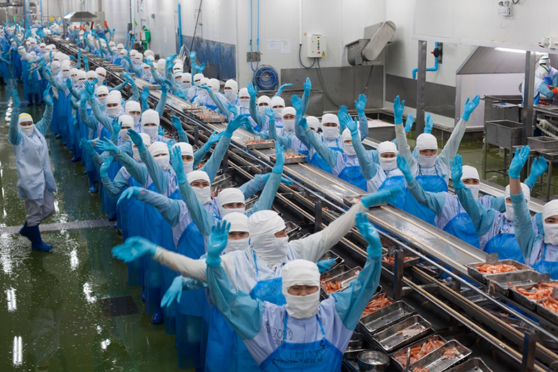 Thai Union Group Company - крупнейший в мире производитель морепродуктов. Производственная гимнастика на предприятии