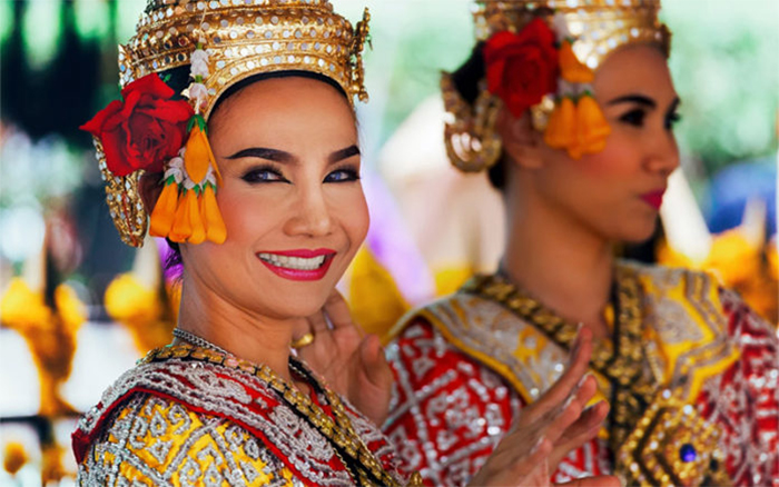 Тайцы поддерживают призыв Правительства встречать Сонгкран в национальных костюмах | Новости Таиланда