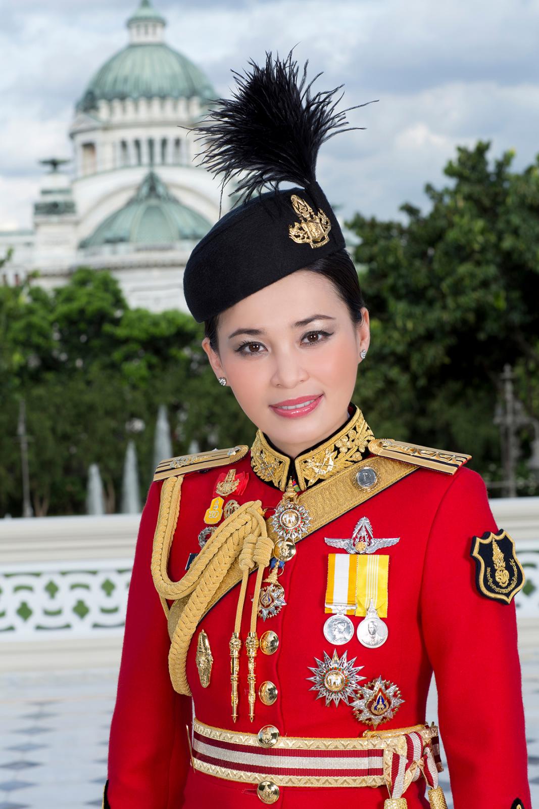 жена короля тайланда