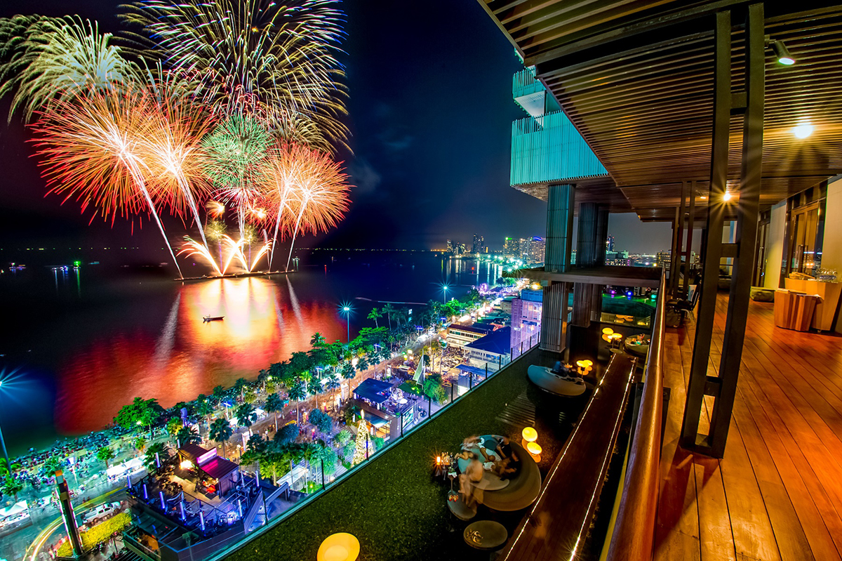 Вид на Международный фестиваль фейерверков из отеля Hilton. Фото Hilton.