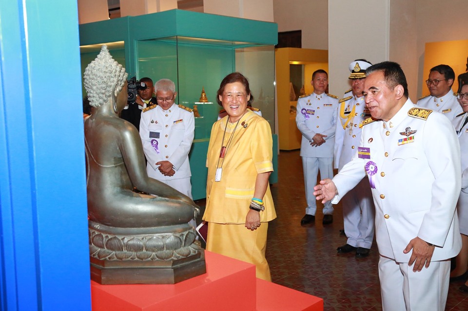 Её Высочество Принцесса Маха Чакри Сириндорн на выставке, посвященной сохранению культуры Таиланда. Фото NNT 