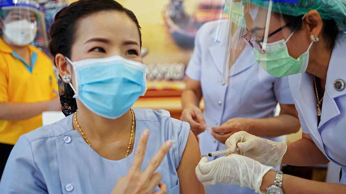 Бизнесмены Таиланда получают вакцину. Фото Nikkei Asia
