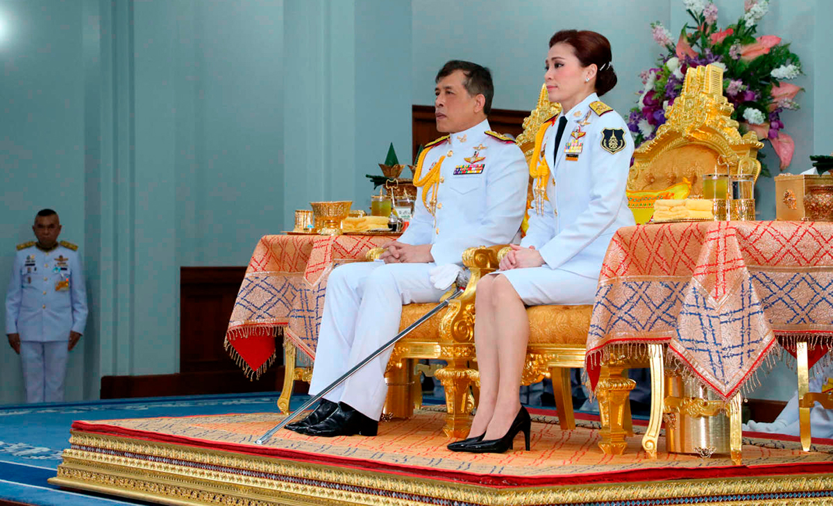 Королевская чета Таиланда предоставила свыше 2,8 миллиардов бат на медицинское оборудование. Фото Matichon