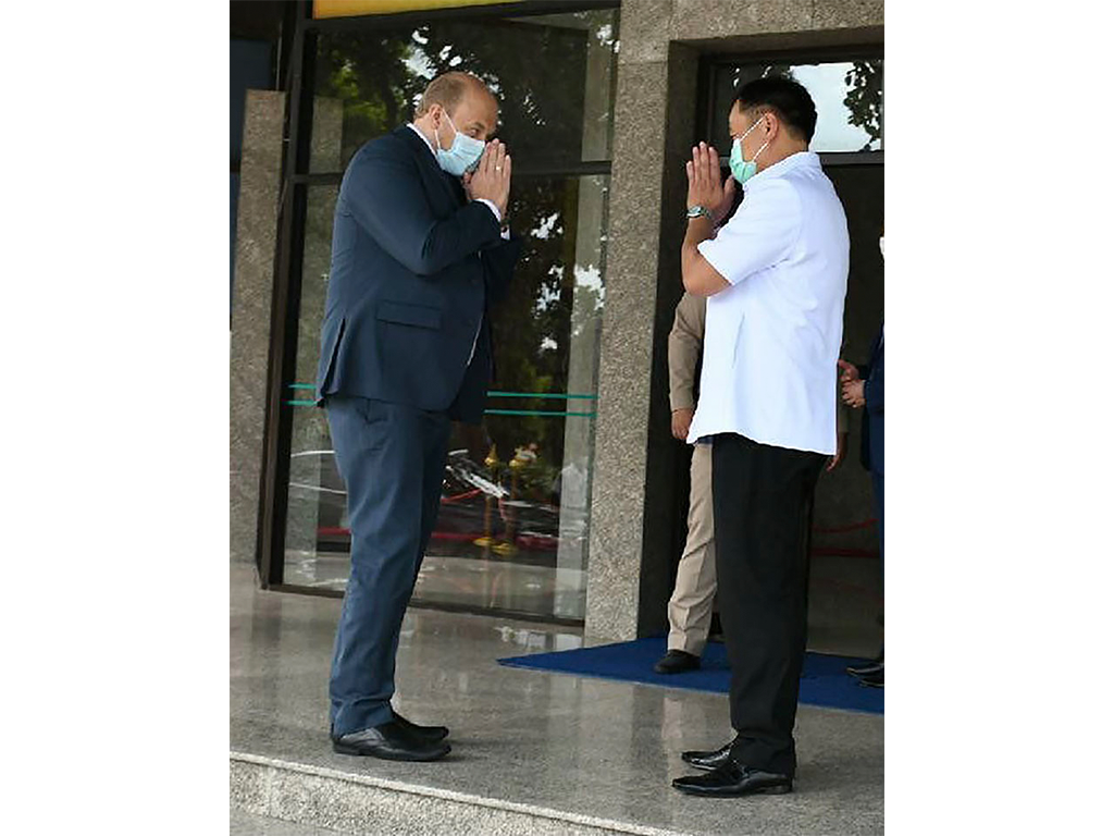 Встреча 17 мая 2021 года российского Посла г-на Томихина и Министра здравоохранения Таиланда г-на Анутина. Фото Посольства РФ в Таиланде