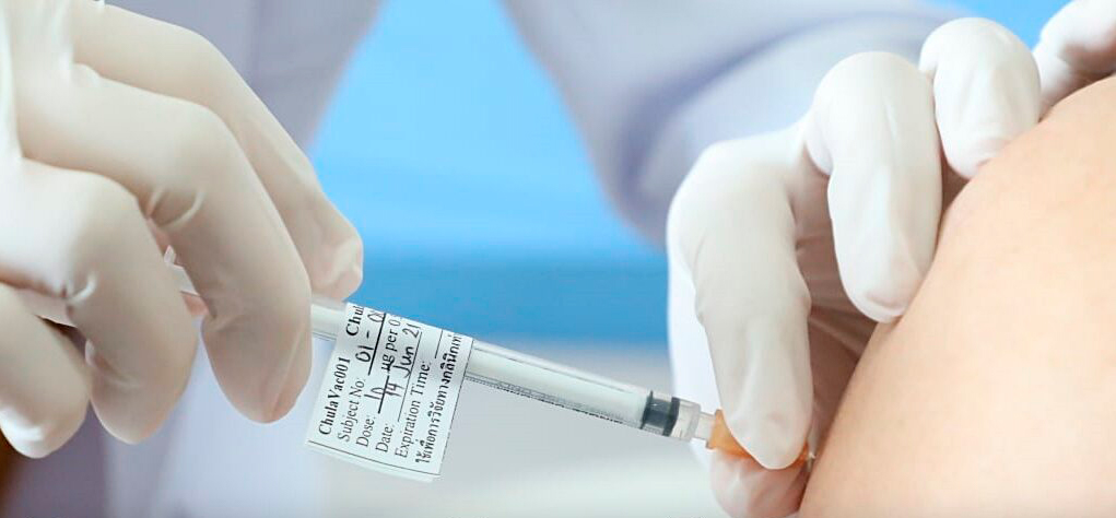 Вакцина ChulaCov19, разработанная врачами и учеными Университета Чулалонгорн проходит клинические испытания. Фото Matichon