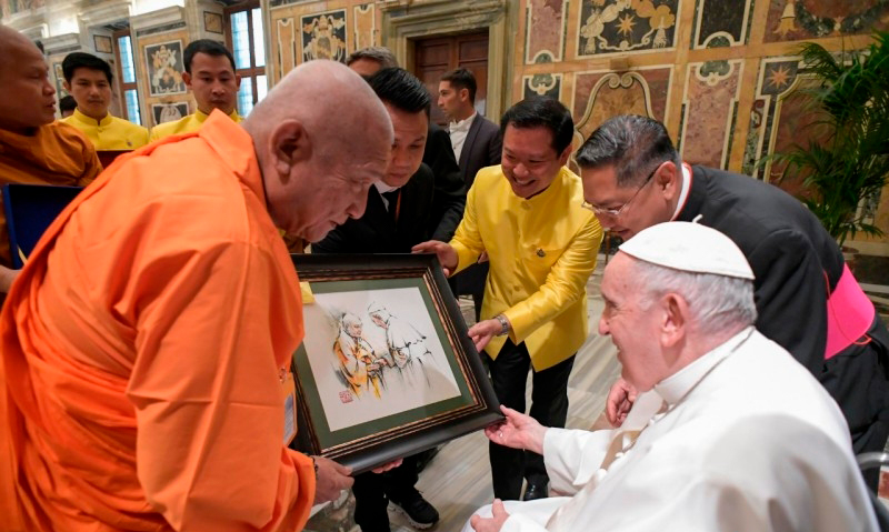 Встреча Папы Франциска с делегацией Ассамблеи Сангхи Таиланда в Ватикане 17 июня 2022. Фото Vatican Media