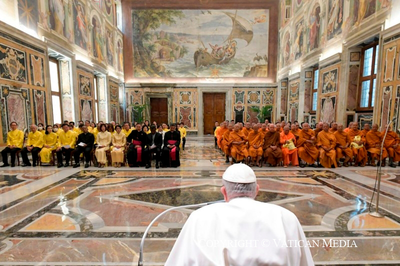 Встреча Папы Франциска с делегацией Ассамблеи Сангхи Таиланда в Ватикане 17 июня 2022. Фото Vatican Media