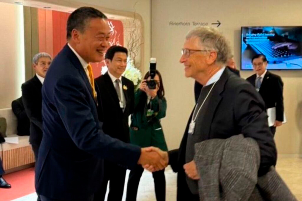 Встреча Премьер-министра Таиланда с Биллом Гейтсом на Всемирном экономическом форуме в Давосе. Изображение Prachachat 