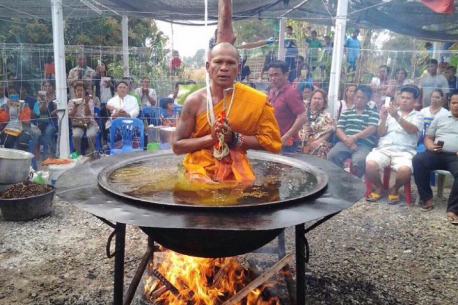 Тайский йог демонстрирует свои сверхспособности