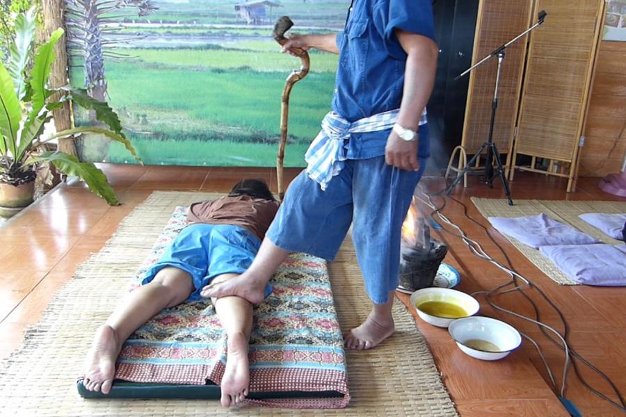 Ям Канг - древний массаж Ланна. Фото Thaizer