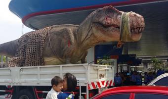 Embedded thumbnail for T-Rex появился в центре Бангкока, но «Планета динозавров», пока окутана тайной &gt; Параграфы